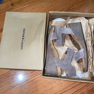 Lucky Brand Kamilia Taupe Seude Sandal Womens Size 7.5